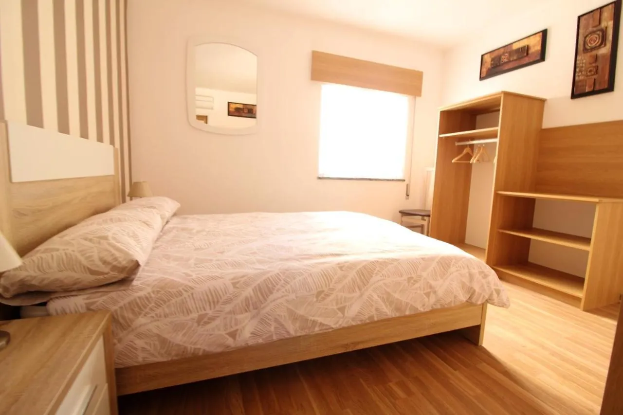 Elegant Apartment With City View In Portimao 80 M² Parking