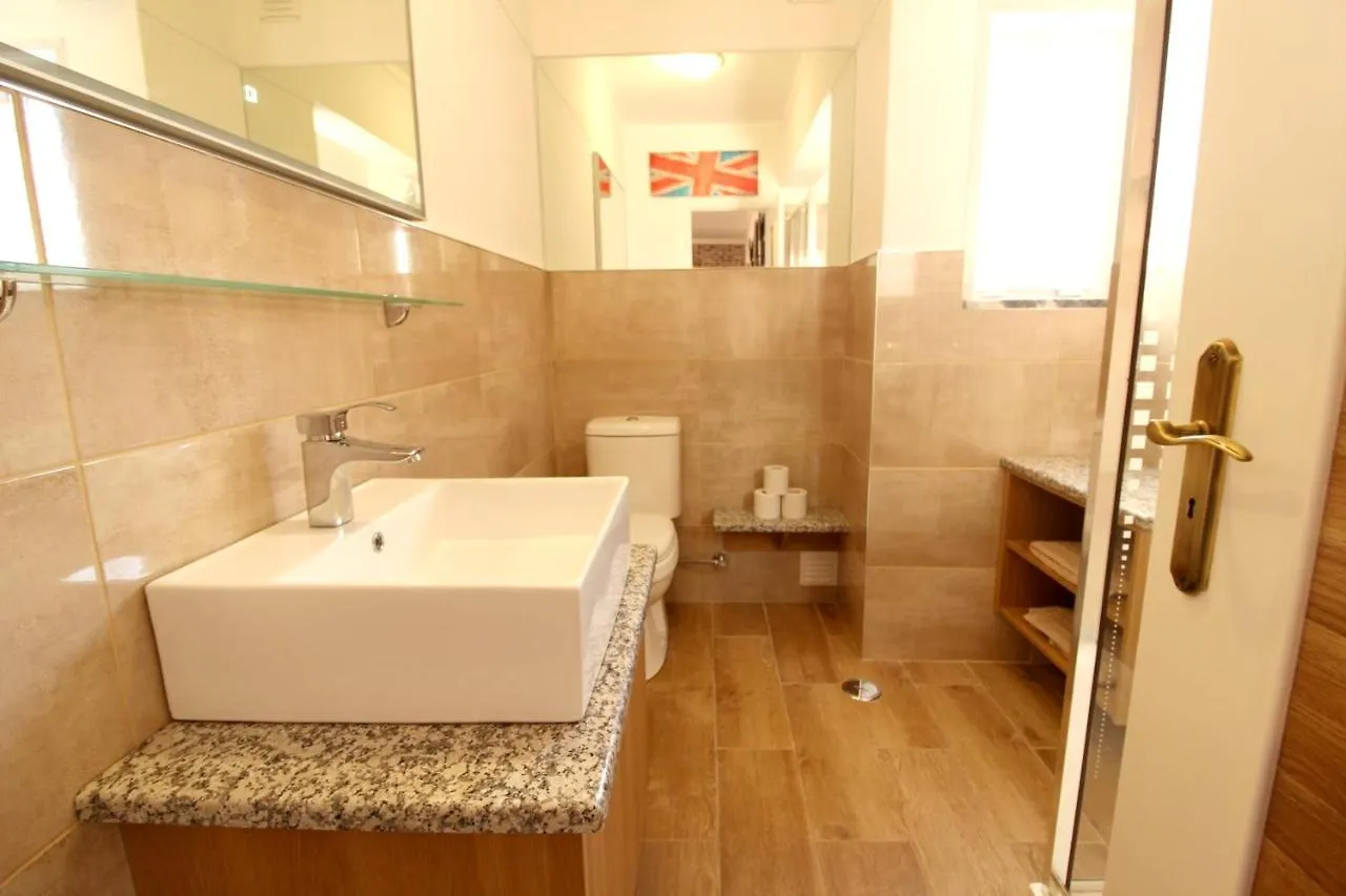 Elegant Apartment With City View In Portimao 80 M² Parking
