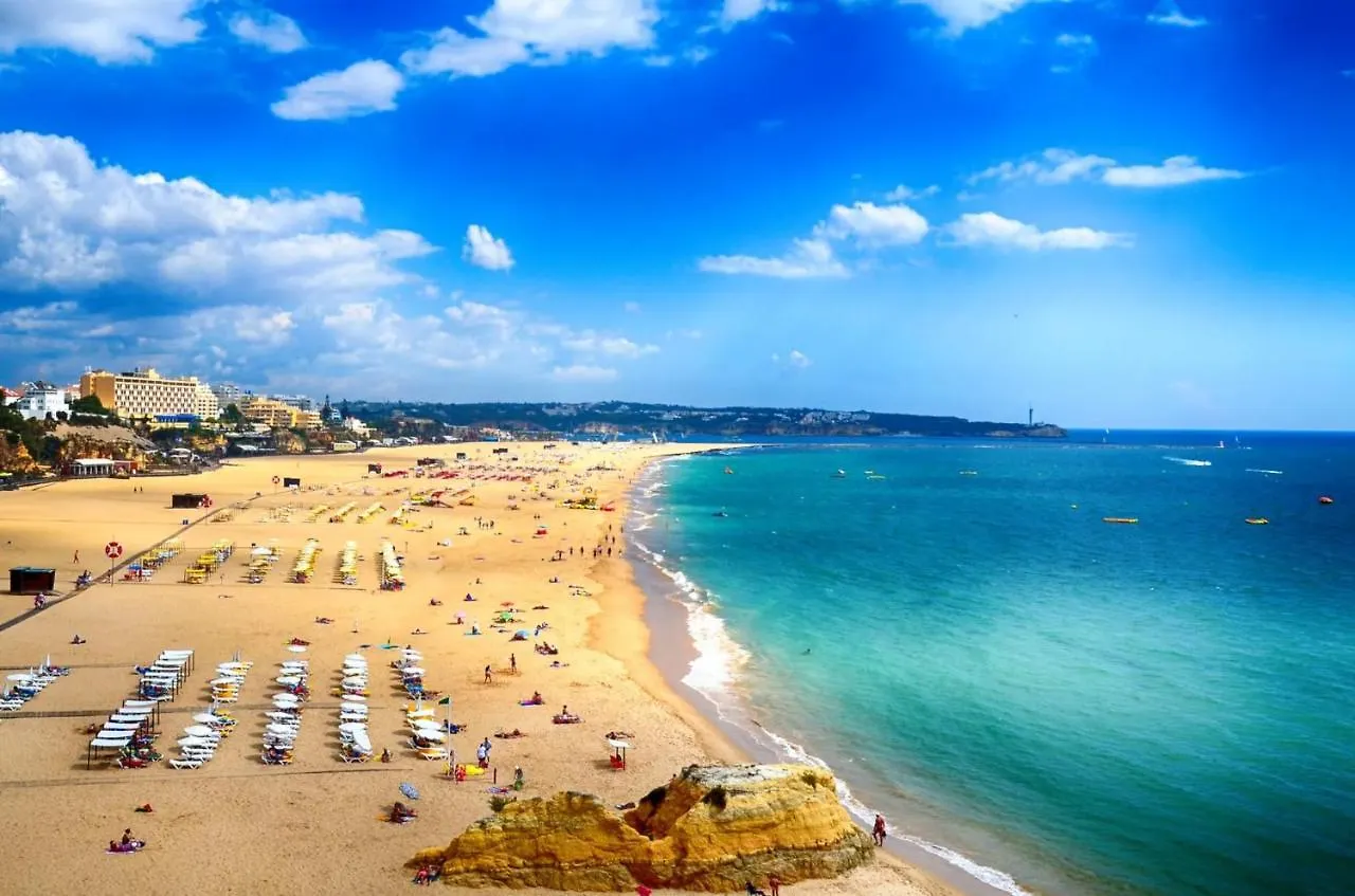 Elegant Apartment With City View In Portimao 80 M² Parking